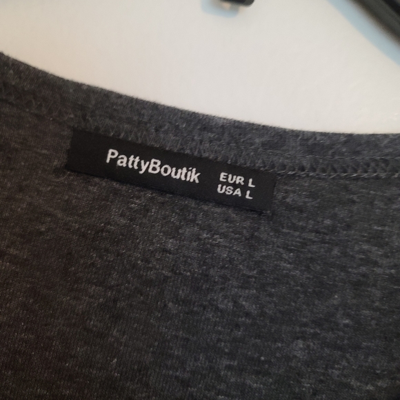 Long sleeve button detail - Picture 2 of 2